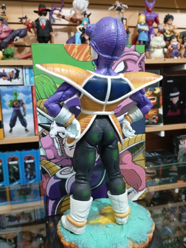Kiwi
Las fuerzas especiales Freezer
Dragón Ball Z 130
Tamaño:30cm