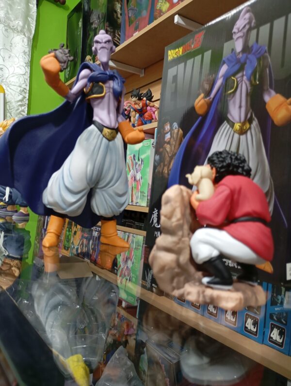 Majin Boo Y Ms. Satan y perro
Dragón Ball Z 265
Tamaño:29cm