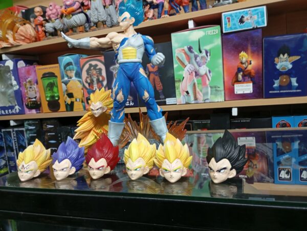 Vegeta con Cabezas intercambiables
Dragón Ball Super 250
Tamaño:30cm