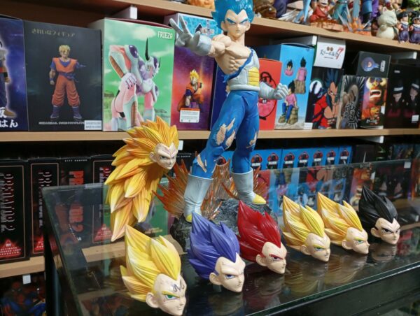 Vegeta con Cabezas intercambiables
Dragón Ball Super 250
Tamaño:30cm