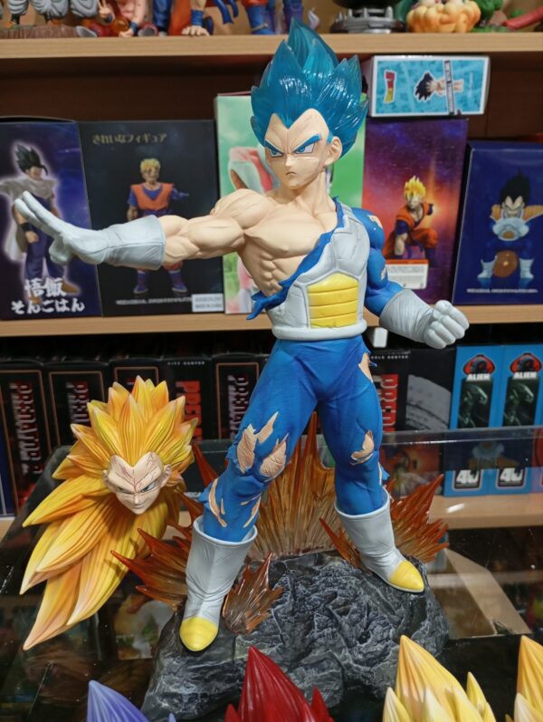 Vegeta con Cabezas intercambiables
Dragón Ball Super 250
Tamaño:30cm