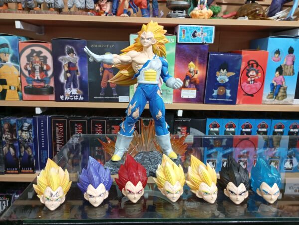Vegeta con Cabezas intercambiables
Dragón Ball Super 250
Tamaño:30cm