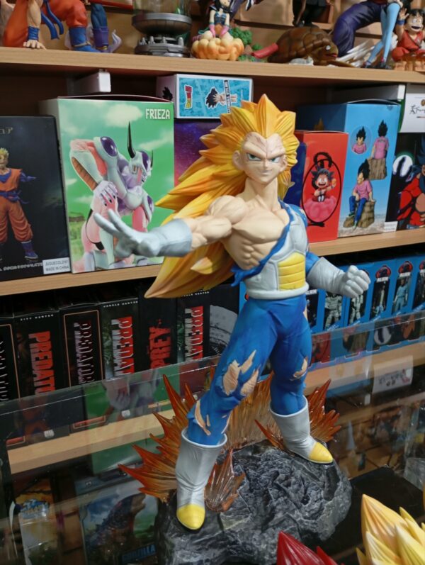 Vegeta con Cabezas intercambiables
Dragón Ball Super 250
Tamaño:30cm
