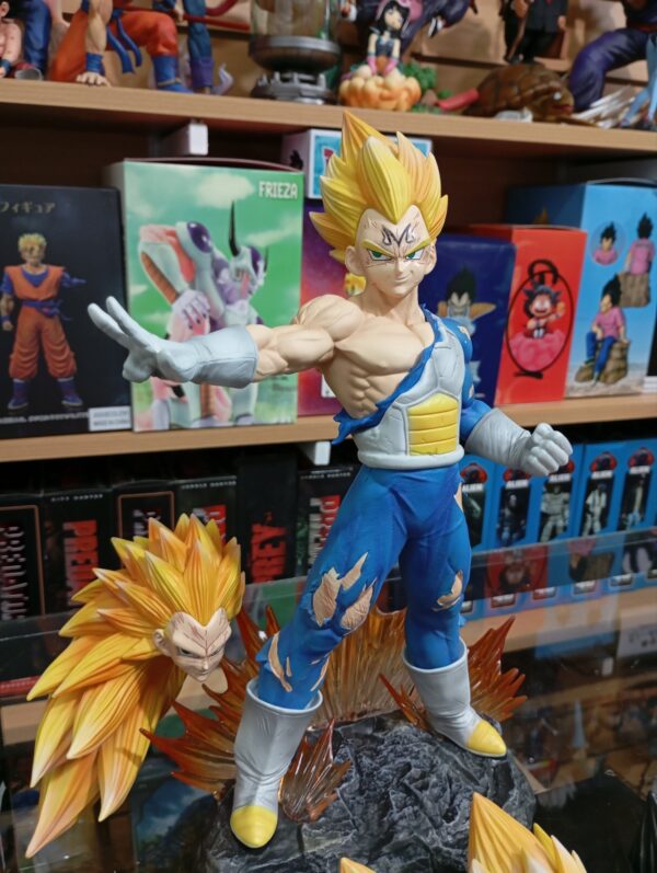 Vegeta con Cabezas intercambiables
Dragón Ball Super 250
Tamaño:30cm