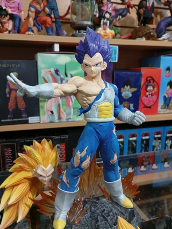 Vegeta con Cabezas intercambiables
Dragón Ball Super 250
Tamaño:30cm
