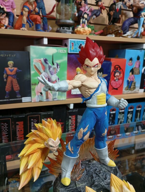 Vegeta con Cabezas intercambiables
Dragón Ball Super 250
Tamaño:30cm