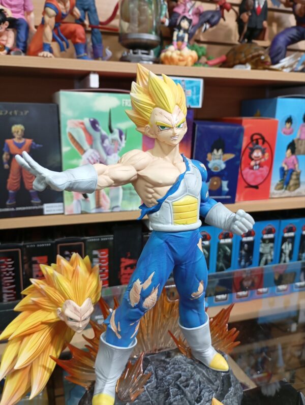 Vegeta con Cabezas intercambiables
Dragón Ball Super 250
Tamaño:30cm