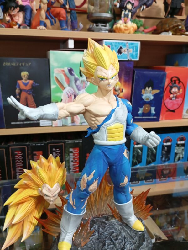 Vegeta con Cabezas intercambiables
Dragón Ball Super 250
Tamaño:30cm