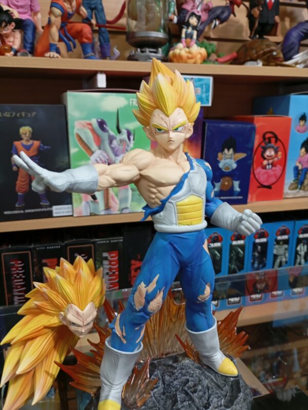 Vegeta con Cabezas intercambiables
Dragón Ball Super 250
Tamaño:30cm