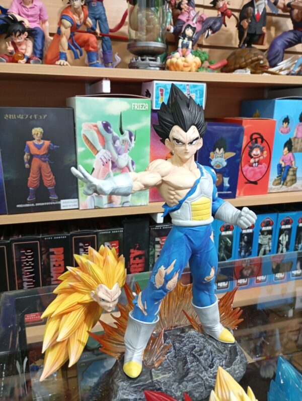 Vegeta con Cabezas intercambiables
Dragón Ball Super 250
Tamaño:30cm