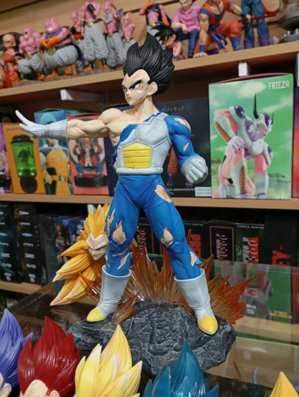 Vegeta con Cabezas intercambiables
Dragón Ball Super 250
Tamaño:30cm