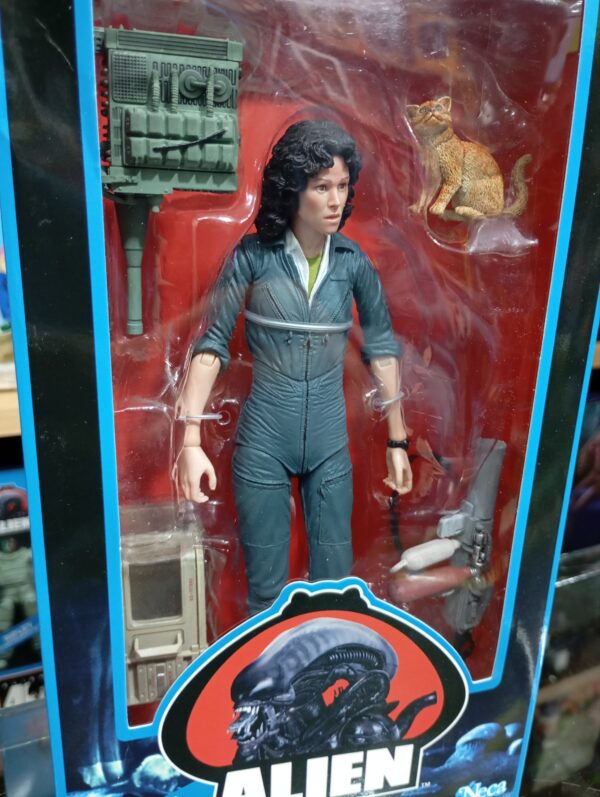Ripley y Jumpsuit Alien ORIGINAL NECA 
Tamaño:18cm