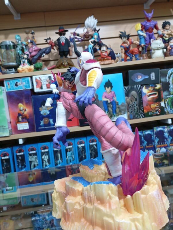 Freezer VS Gohan 
Dragón Ball Z 🐉 240
Tamaño:26cm
