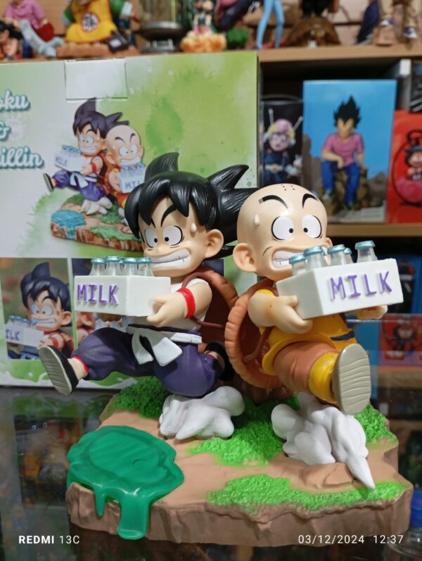 Goku y Krilin Milk 
Dragón Ball Z 190,12.5
Tamaño:15cm