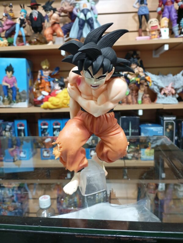 Goku Herido 85
Dragón Ball Z 
Tamaño:19cm