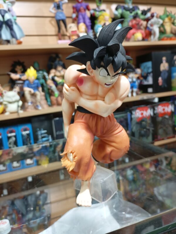 Goku Herido 85
Dragón Ball Z 
Tamaño:19cm