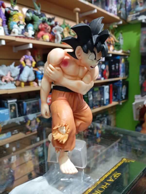 Goku Herido 85
Dragón Ball Z 
Tamaño:19cm