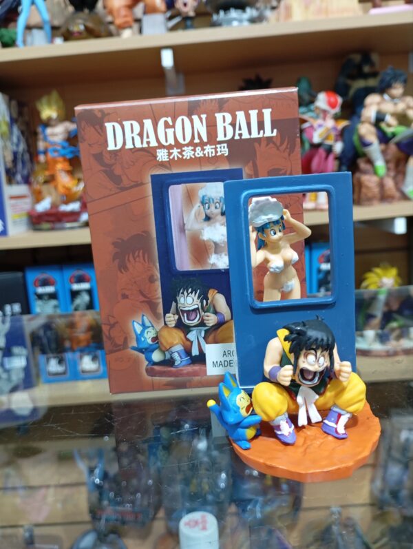 Bulma bañándose yamcha 60
Dragón Ball 
Tamaño:9.5cm