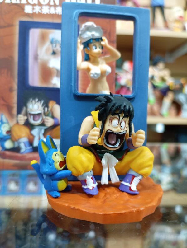 Bulma bañándose yamcha 60
Dragón Ball 
Tamaño:9.5cm