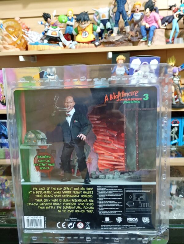Freddy Krueger Con traje 
A Nightmare On Elm Street 3 Dream Warriors