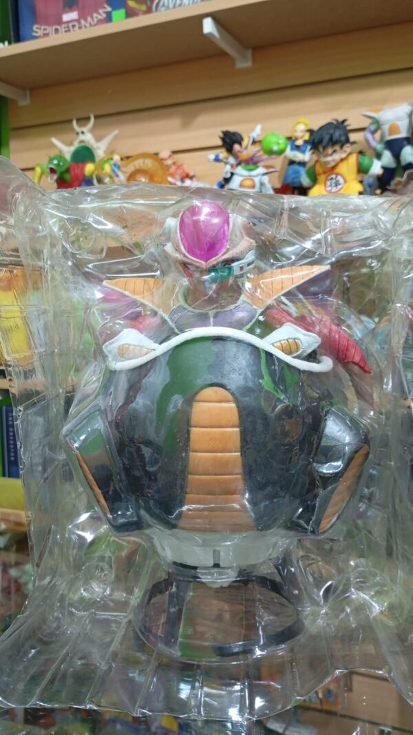 Freezer en su esfera
Dragón Ball Z 
Tamaño:25cm