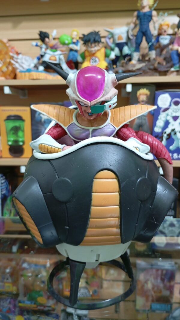 Freezer en su esfera
Dragón Ball Z 
Tamaño:25cm
