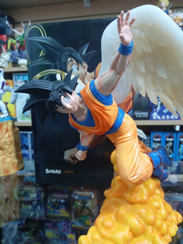 Goku ángel 220
Opening de dragón Ball Z 
Tamaño:30cm