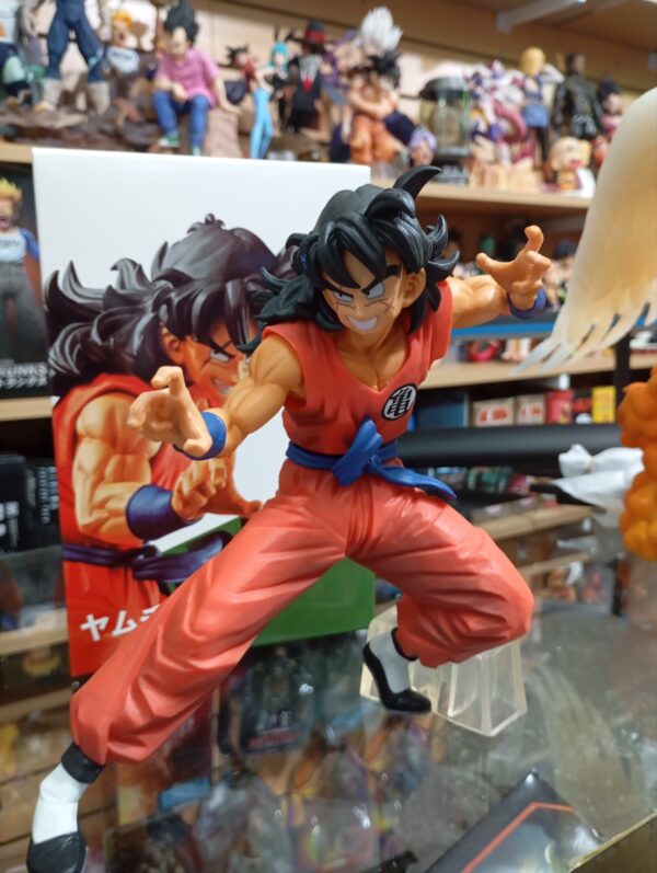 yamcha 
Dragón Ball 100
Tamaño:18cm