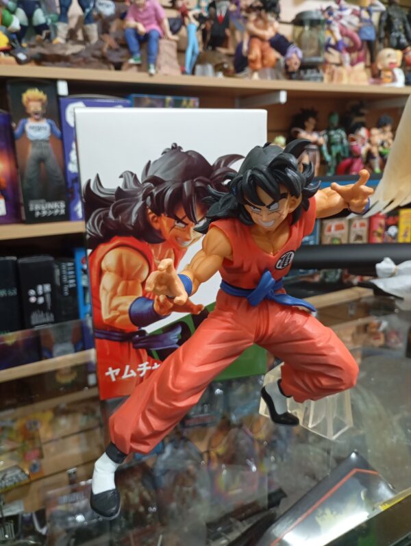 yamcha 
Dragón Ball 100
Tamaño:18cm