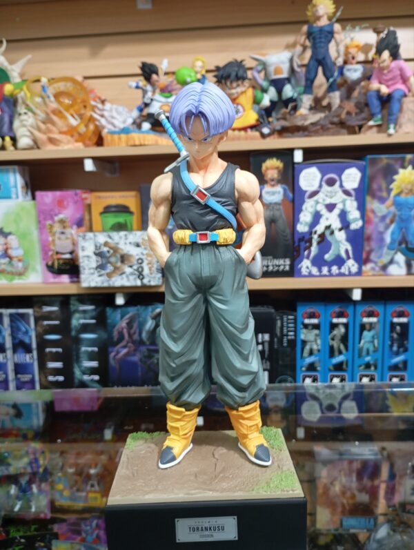 Trunks Super Saiyan
Dragón Ball Z 170 
Tamaño:30cm