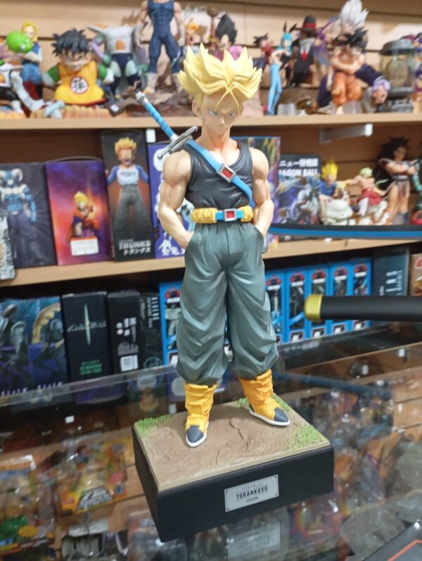 Trunks Super Saiyan
Dragón Ball Z 170 
Tamaño:30cm