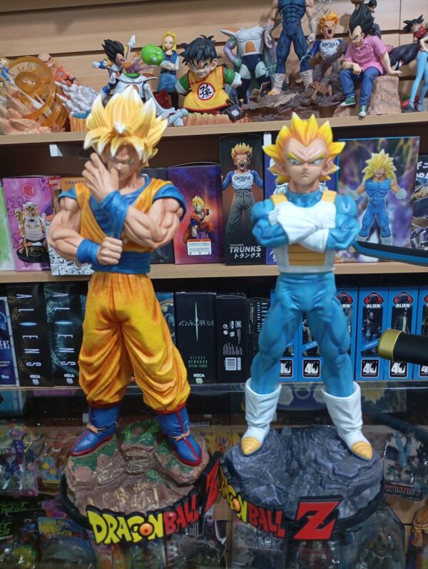 Goku y Vegeta Super Saiyan 330
Dragón Ball Z
Tamaño:33mc.30cm