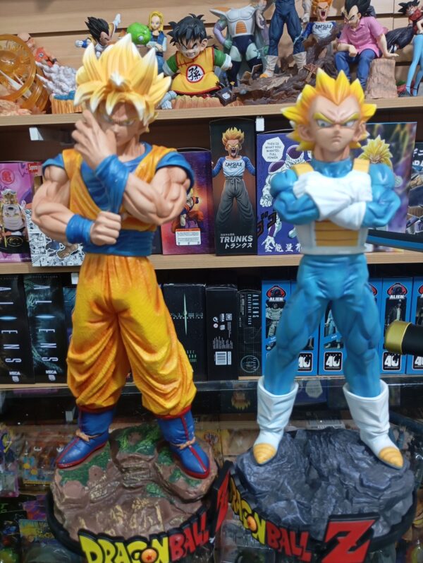 Goku y Vegeta Super Saiyan 330
Dragón Ball Z
Tamaño:33mc.30cm