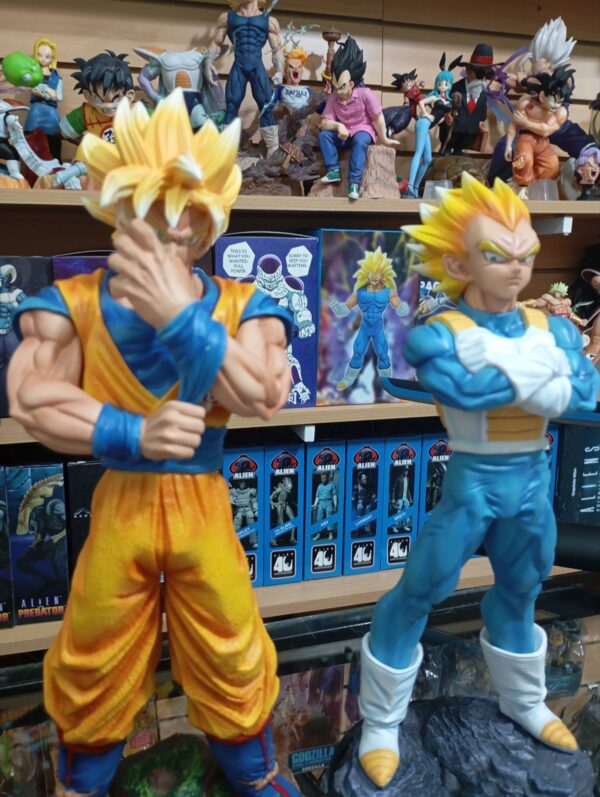 Goku y Vegeta Super Saiyan 330
Dragón Ball Z
Tamaño:33mc.30cm