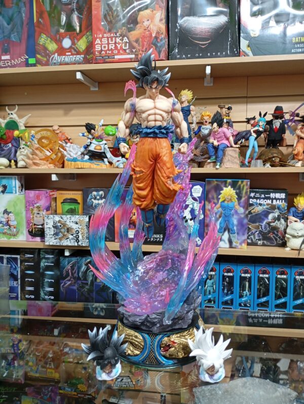 Goku cabeza intercambiables 
Dragón Ball Super 660
Tamaño:52cm