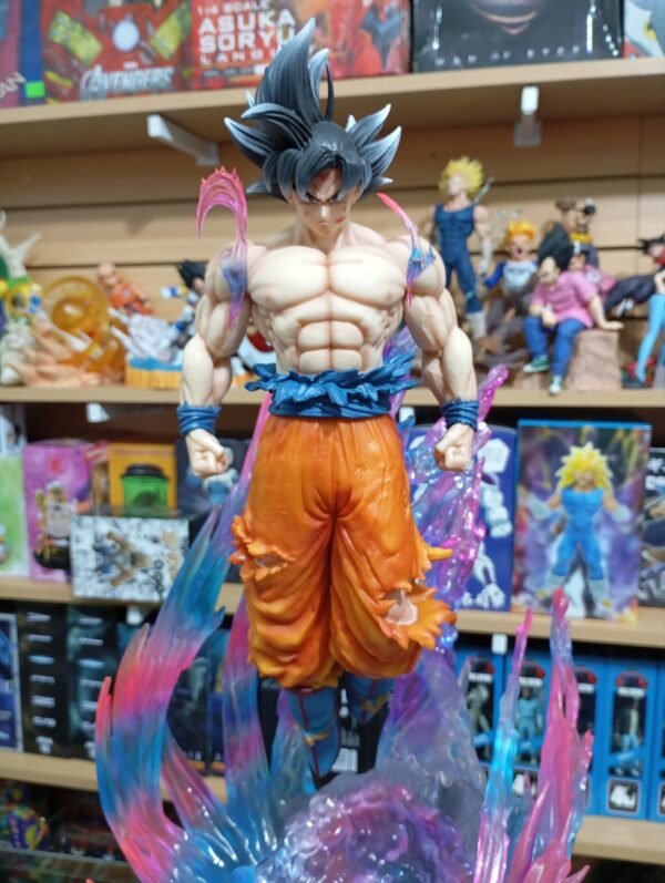 Goku cabeza intercambiables 
Dragón Ball Super 660
Tamaño:52cm