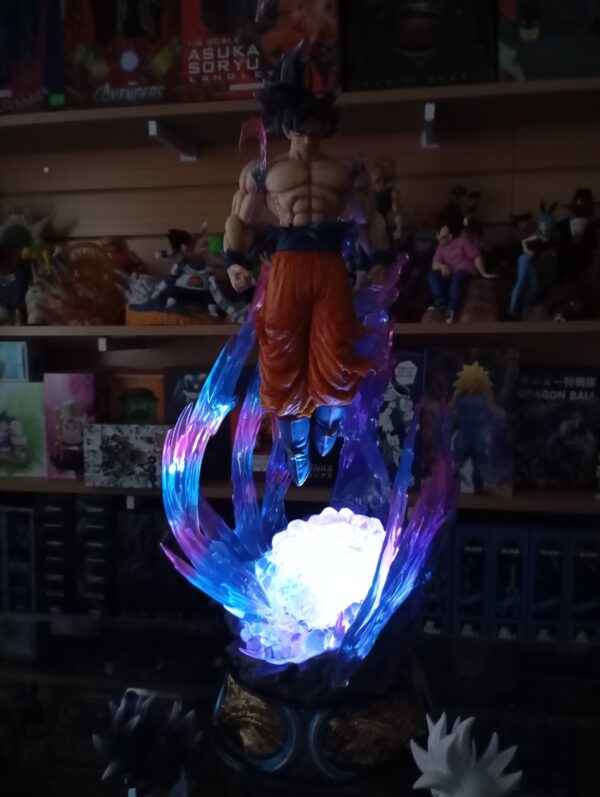 Goku cabeza intercambiables 
Dragón Ball Super 660
Tamaño:52cm