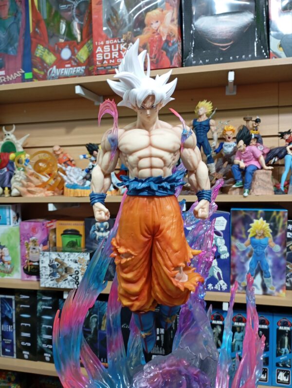 Goku cabeza intercambiables 
Dragón Ball Super 660
Tamaño:52cm