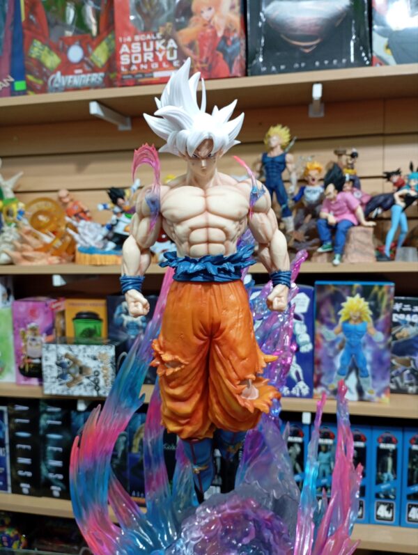 Goku cabeza intercambiables 
Dragón Ball Super 660
Tamaño:52cm