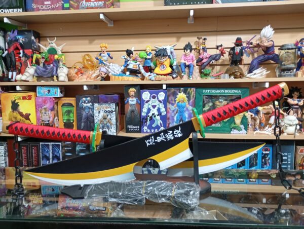 Tengen Uzui 160
La Espada de bambú 🎍 
Kimetsu no Yaiba
Tamaño:79cm cada una