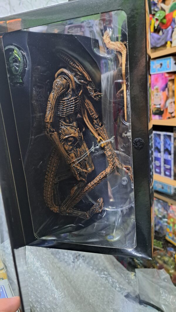 alien 3 dog alien 
aliens ultimate edition 310