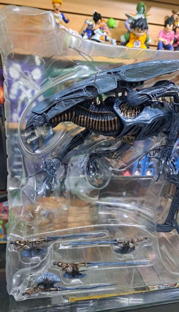 Reina Alien neca original
Alien VS Depredator
Tamaño 38.1cm de altura