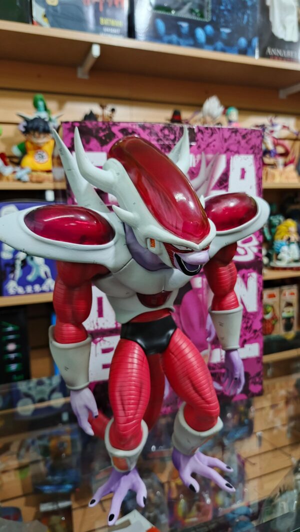 Freezer 3 Face 240
Dragón Ball Z
Tamaño:31cm