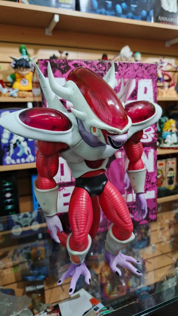 Freezer 3 Face 240
Dragón Ball Z
Tamaño:31cm