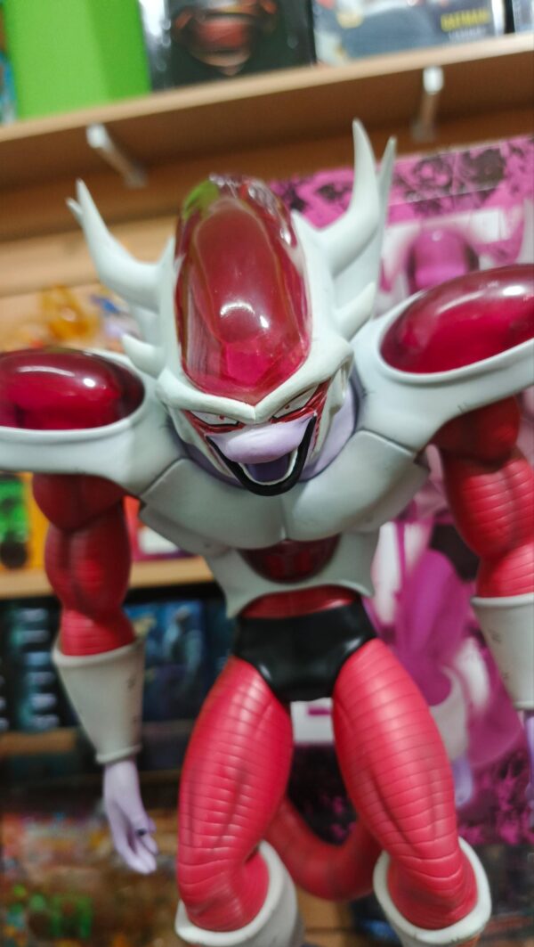 Freezer 3 Face 240
Dragón Ball Z
Tamaño:31cm