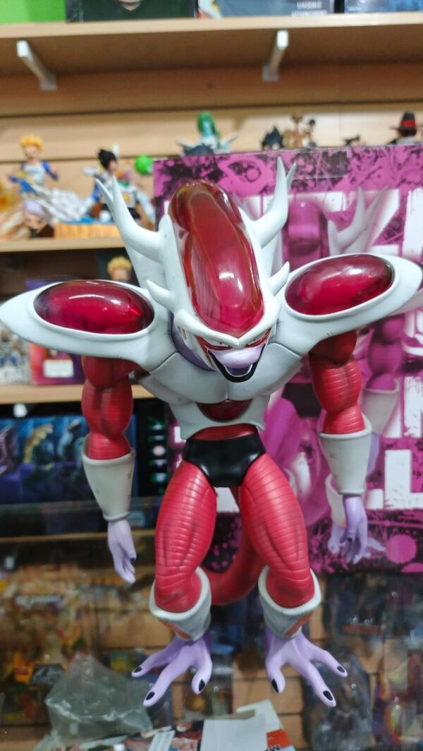 Freezer 3 Face 240
Dragón Ball Z
Tamaño:31cm