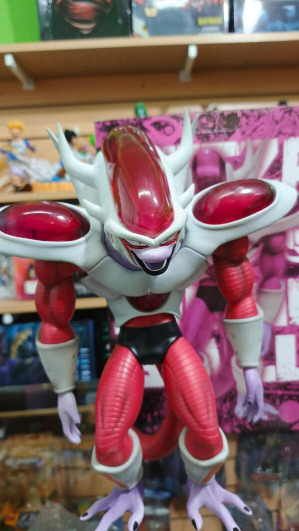 Freezer 3 Face 240
Dragón Ball Z
Tamaño:31cm