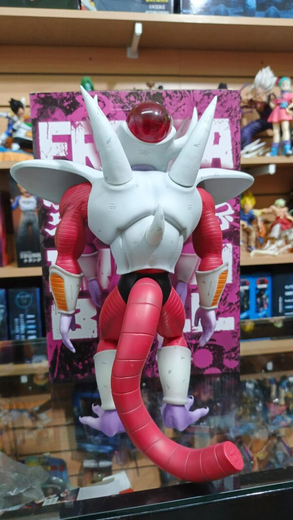 Freezer 3 Face 240
Dragón Ball Z
Tamaño:31cm
