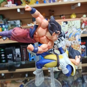 Goku Golpeando a Vegeta
Dragón Ball Z 
Tamaño:23cm