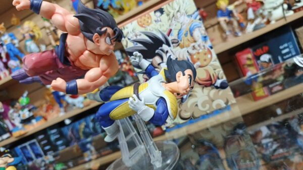 Goku Golpeando a Vegeta
Dragón Ball Z 
Tamaño:23cm